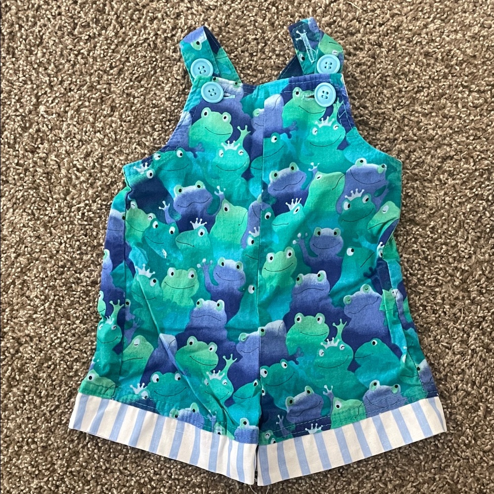 Maui boy Blue/green frogs Newborn bodysuit